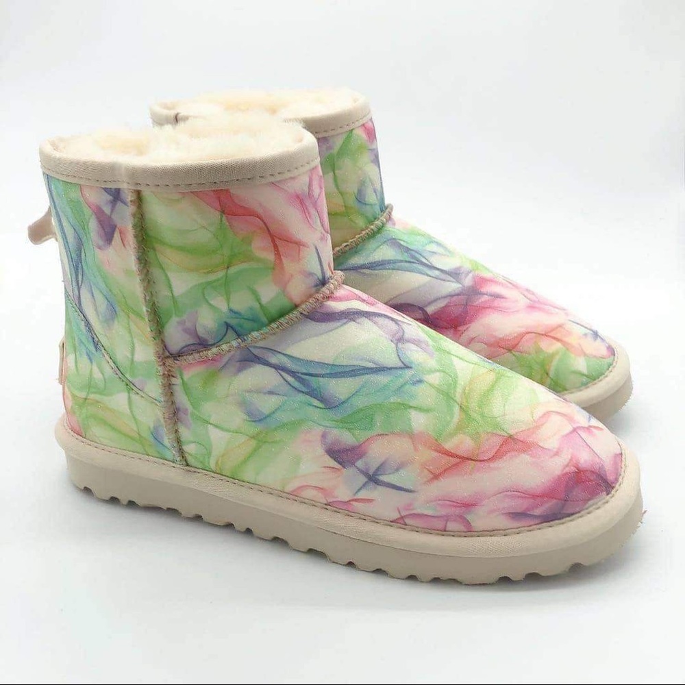 UGGS - Picture 4 of 6